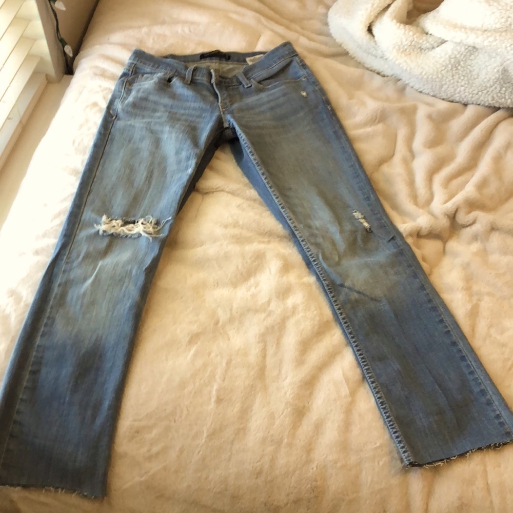 LEVI’S LOW RISE JEANS